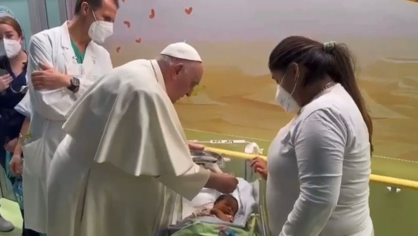 Papa batisa Michelangelo