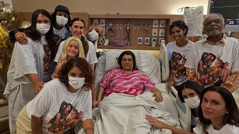 preta gil com familiares e amigos no reveillon 101423 800x450 1