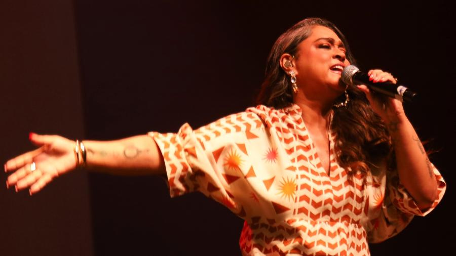 preta gil retornou aos palcos ao lado da familia com a turne nos a gente