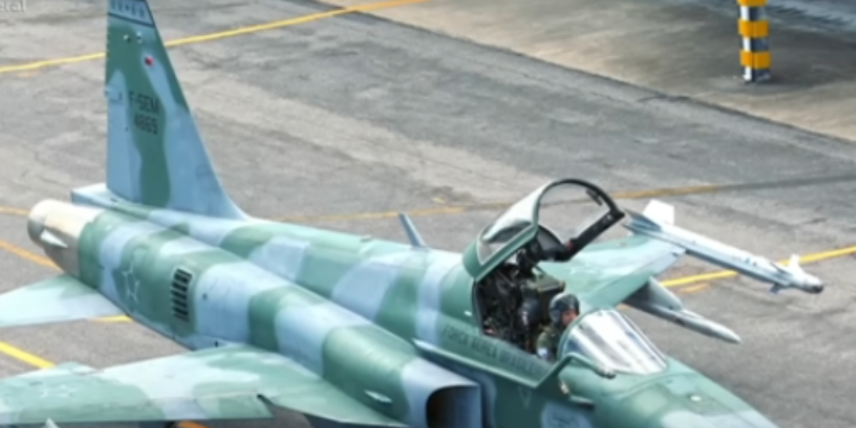 URGENT3: Aeronave Sofre Qued4 e Comunidade Lamenta Perda de Querido A… Ver Mais