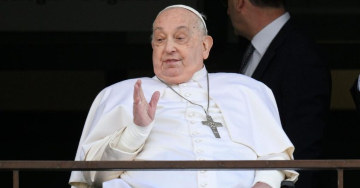 Vaticano Acaba De Revelar Como Estava O Corpo Do Papa Antes De Sua M0rte “Suas Mãos Foram Fur… Ver Mais