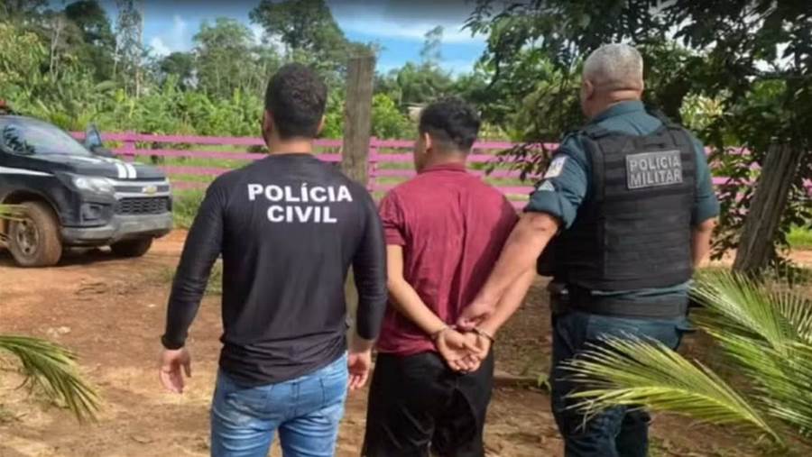 Pai eƞǥraνida a filha após descobrir que sua mulher estava fazendo s… Ver mais