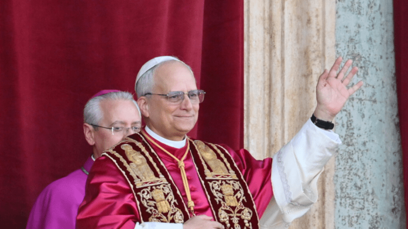 Atitude de Papa Leão XIV Durante Missa Causou Polêmica no Vaticano, Ele Levant…Ver mais