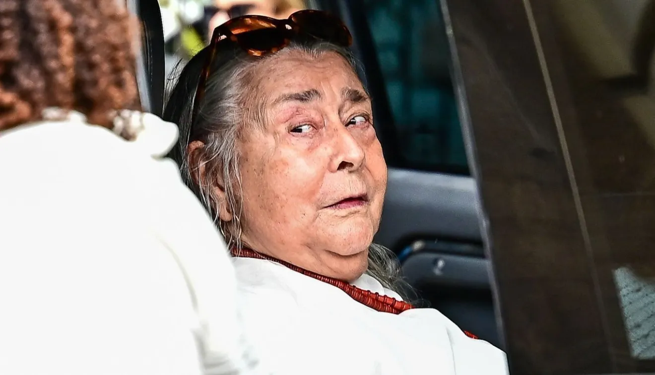 Durante Velóri0 De Preta Gil, Sua Mãe Não Aguenta E Acaba Sofrendo Um A… Ver Mais