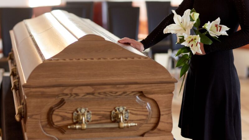 Idosa De 71 Anos M0rre Mas Funerária Comete Erro Imperdoável, O Corpo Dela Foi… Ver Mais