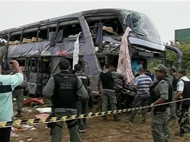 Brasil de Lut0: Ônibus de Amado cantor Provoca Gr4ve Acidente, 3 M0rtes Confirmad… Ver mais