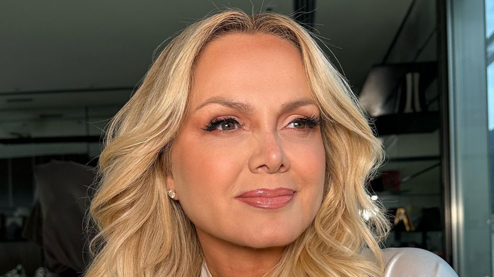 Eliana revela que dorme em quarto separado do marido porque ele e… Ver Mais