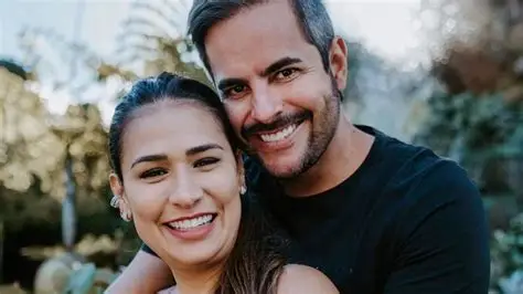 Após cantora Simone Mendes ser internada, seu marido também é hospitalizado com vírus d… Ler mais