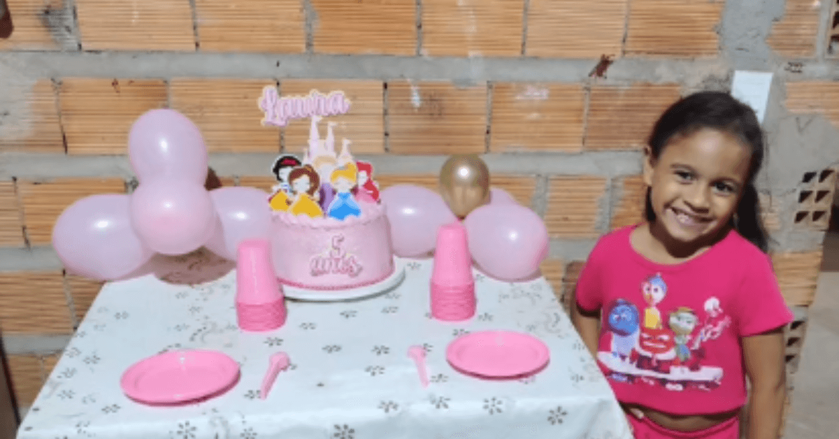 Ninguém segurou as lágrimas: menina de 5 an0s vê festa das Princesas e faz pergunta que emocionou o Brasil… Veja mais