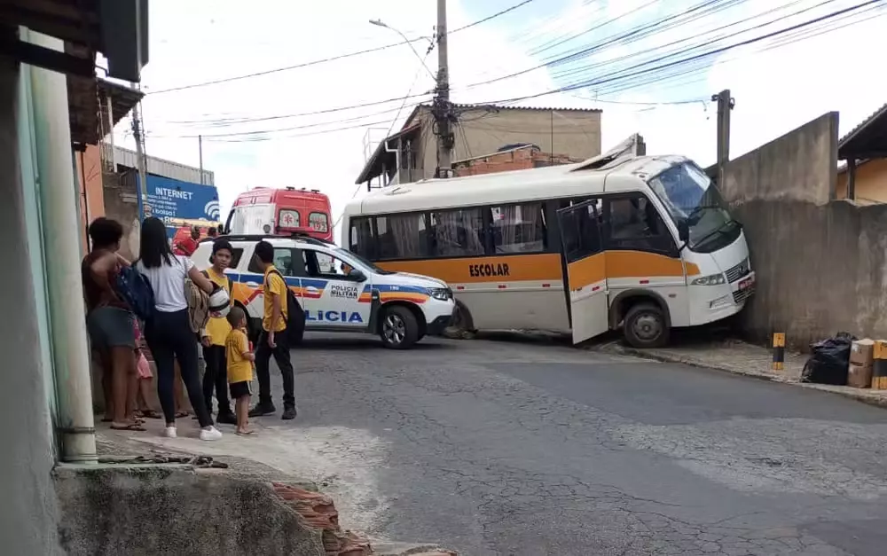 Vídeo captou momento que ônibus at1nge babá e menin0 de 4 an0s; menin0 não resi… Ver vídeo
