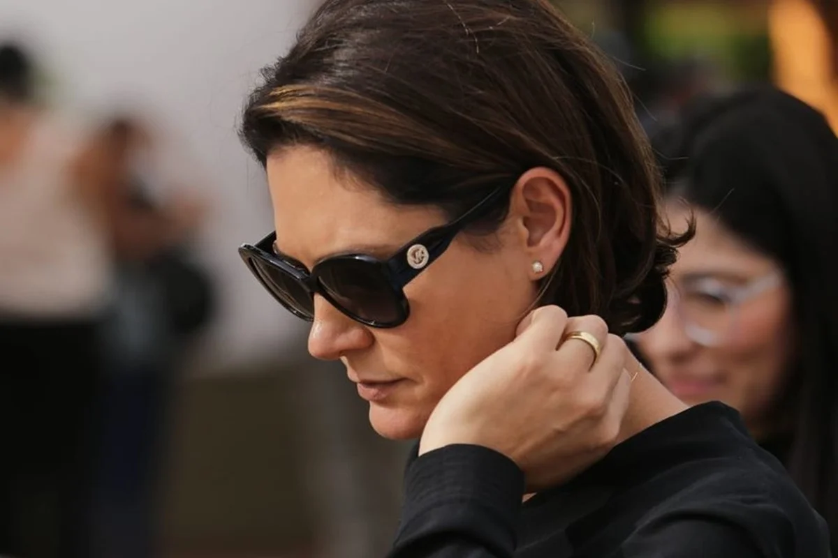 Reação da Esposa de Bols0naro ao Saber de Sua Prisã0, Fez o Brasil Chora…Ver mais