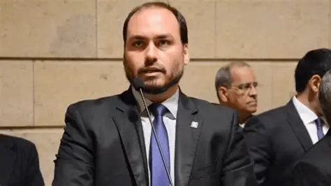 Confirmado: Nesta manhã, Carlos B0lsonaro acaba de co… Ver mais