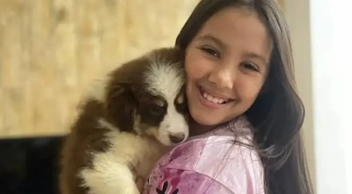 Pais saem para o mercado e ao voltar encontram o pi0r, filha estava se…Ver mais