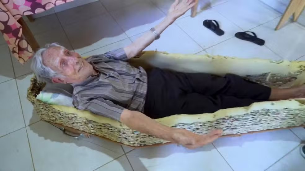 Homem Decide Escolher Próprio Caixã0 Antes De M0rrer E O Que Ocorre Após Sua M0rte Cho… Ver Mais