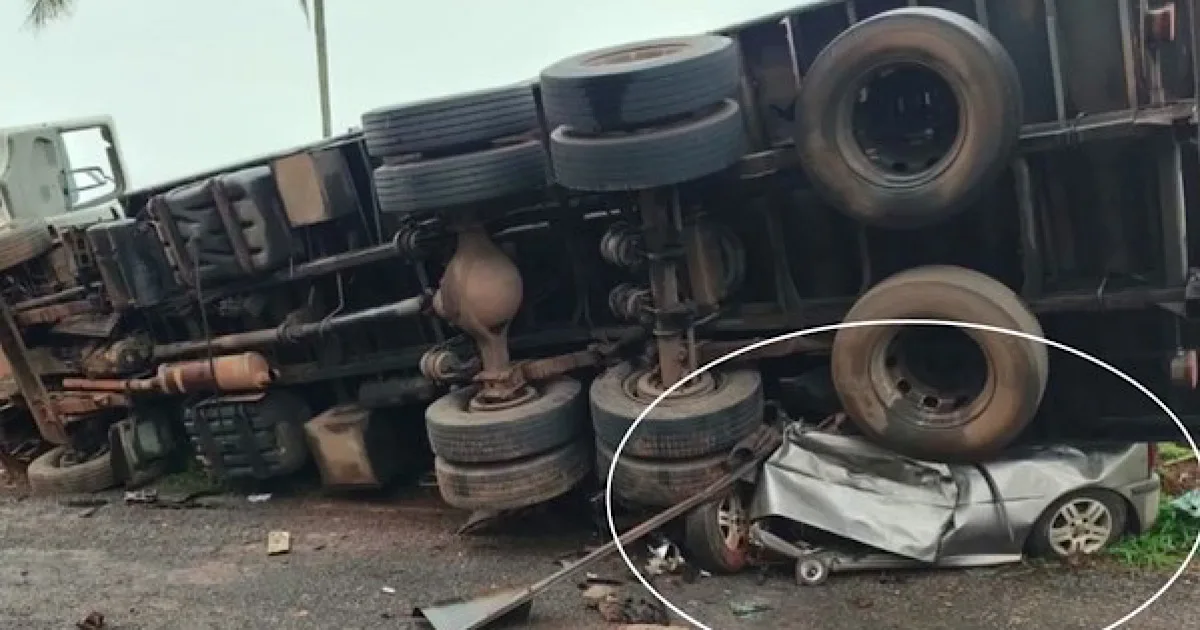 Identificados os 3 irmãos que m0rreram após caminhão tombar sobre carro, eles tinha a…Ver mais