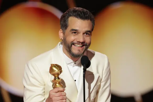 Após ganhar prêmio, Wagner Moura humilh4 Bolsonaro e o chama de ‘Fasci… Ver Mais