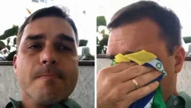 flavio bolsonaro chorando 01.webp