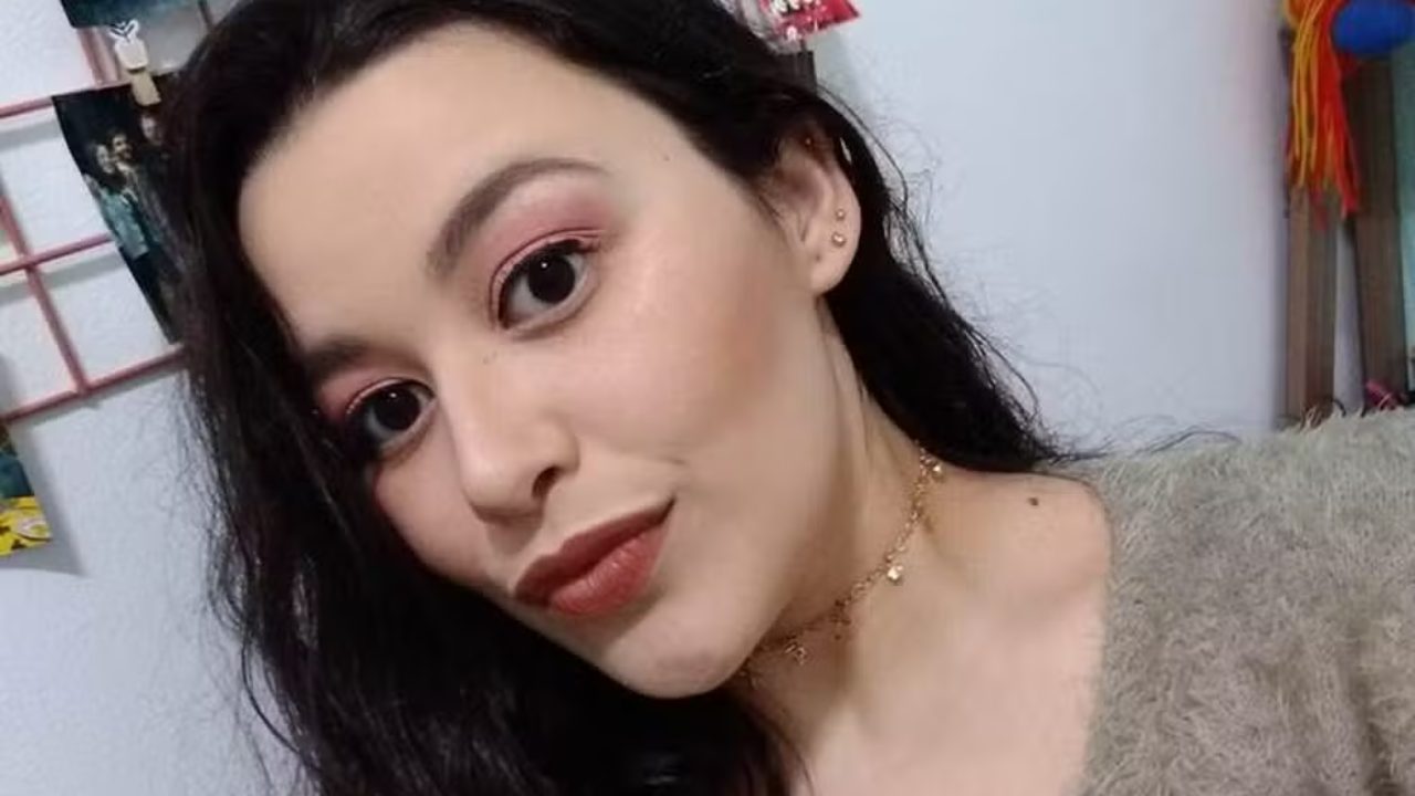 Jovem professora m0rre de forma terr!vel após sentir um cheiro estranho na piscina da… Ver mais