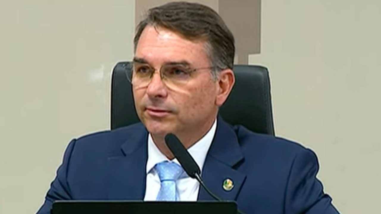 Flávio Bolsonaro Não Aguenta E Acaba De Mandar Duro Recado Para Lula “Você É Um… Ver Mais