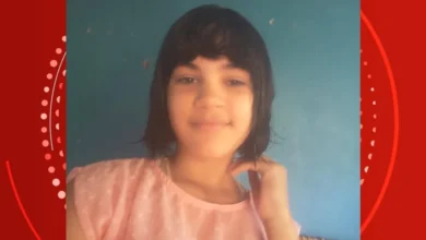 adolescente e encontrada morta apos mais de dois meses amarrada e torturada pelo pai.webp