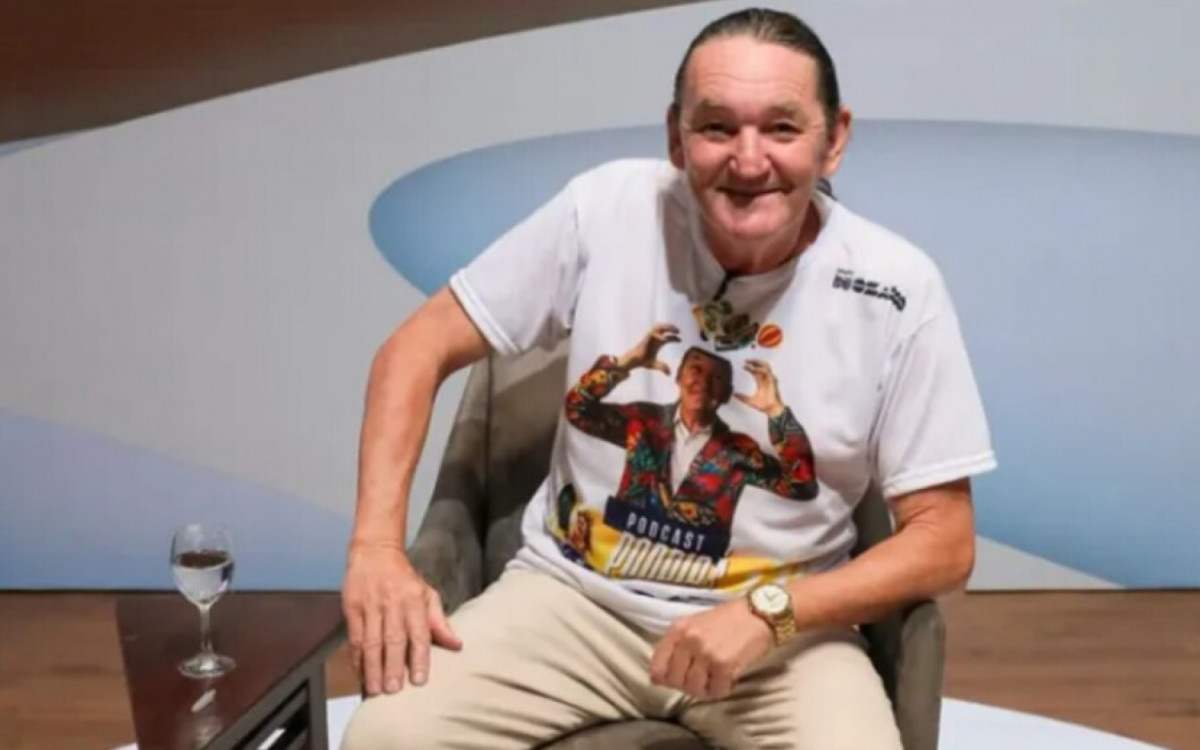 Depois do acidente que o levou ao hospital, Marquito surge em foto com amigos