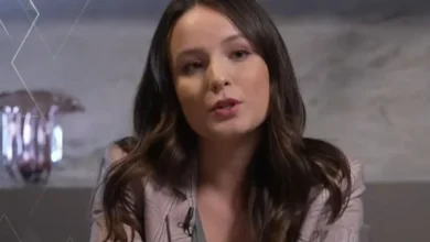 Larissa Manoela ABRE