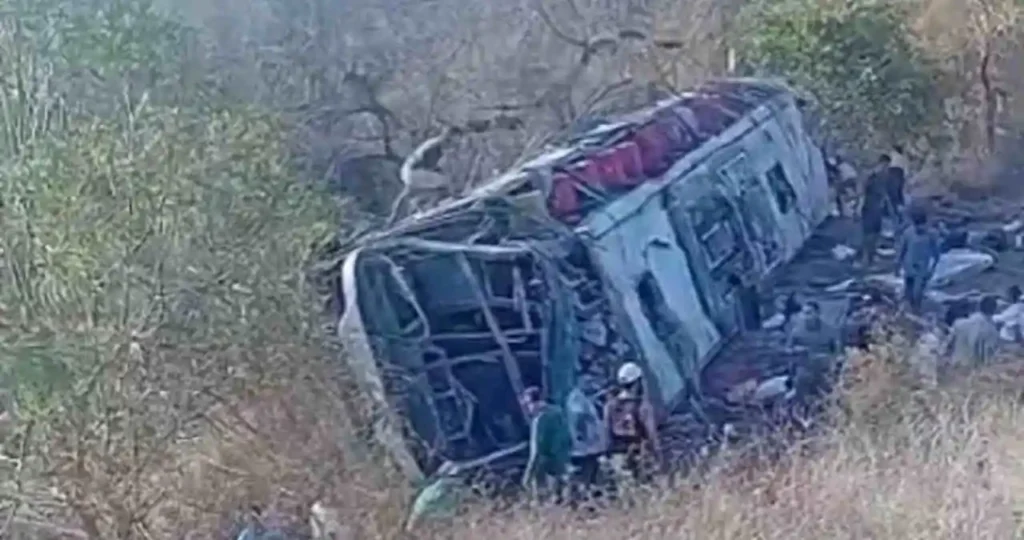 Só Veja Se Tiver Estômago! Primeira Imagem dos Corpos dos Romeiros Após Acidente Entre Ôni…Ver mais
