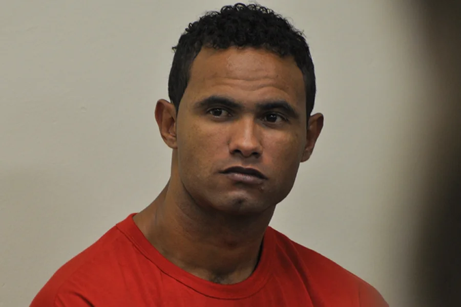 Atitude Do Goleiro Bruno Antes De Ser Preso Assustou Até Os Policiais: ‘Rasgou Sua… Ver Mais