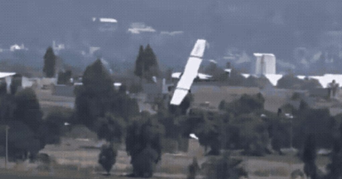 Avião cai na Grande São Paulo e deixa vários mor…Ver mais