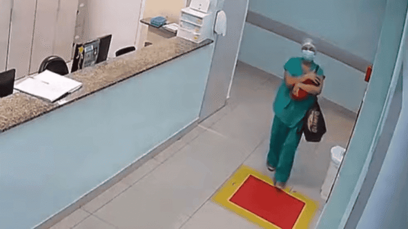 Enfermeira que r0ubou bƐbê acaba de ser mo…Ver mais